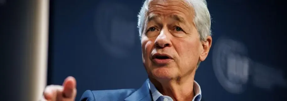 La carta anual de Jamie Dimon destaca riesgos geopolíticos y regulatorios para el sector financiero.