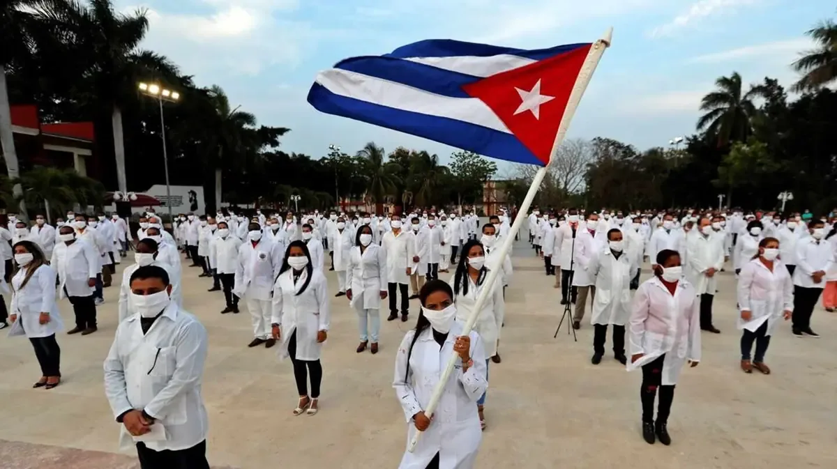 La Casa Blanca intensifica esfuerzos para socavar el sistema de salud cubano, afectando a miles de pacientes.