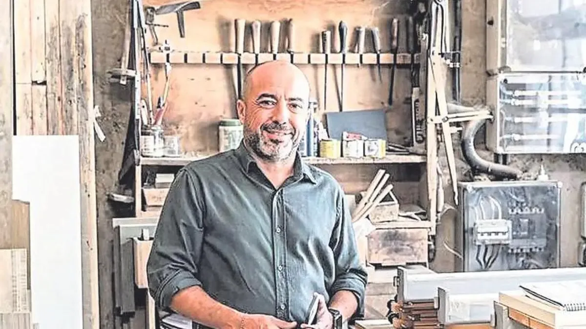La instalación de Llorens Torrens explora el valor emocional de los objetos en nuestros hogares.