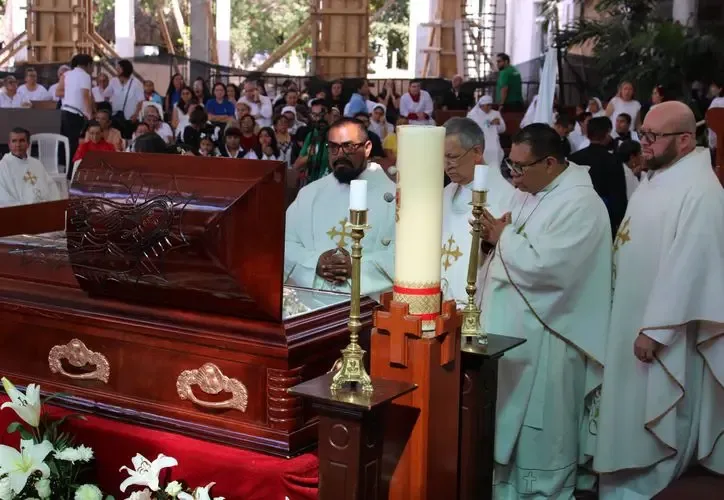 La Catedral de Cancún durante el homenaje a Monseñor Pedro Pablo Elizondo.