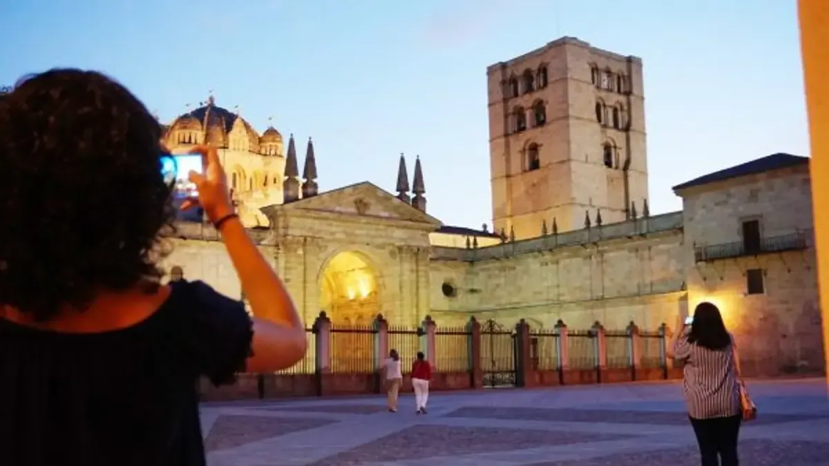 Este impresionante templo atrae a turistas por su belleza y rica historia.