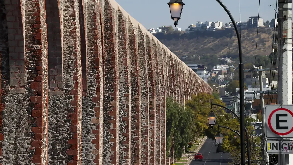 La celebración coincide con protestas por el acceso al agua en medio de escasez.