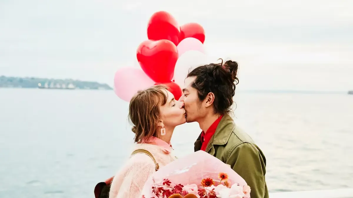 La celebración del 14 de febrero ha evolucionado de ritual religioso a símbolo del amor y la amistad en la cultura actual.