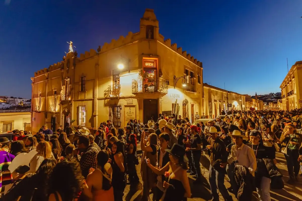 La celebración por el Día del Amor y la Amistad promueve el turismo y la convivencia social en Zacatecas.