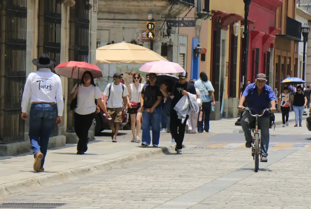 La ciudad enfrenta altas temperaturas tras frente frío; se esperan picos de calor en la región.