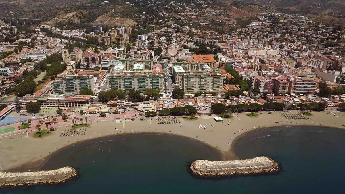 La ciudad enfrenta un creciente éxodo juvenil debido a la presión inmobiliaria.