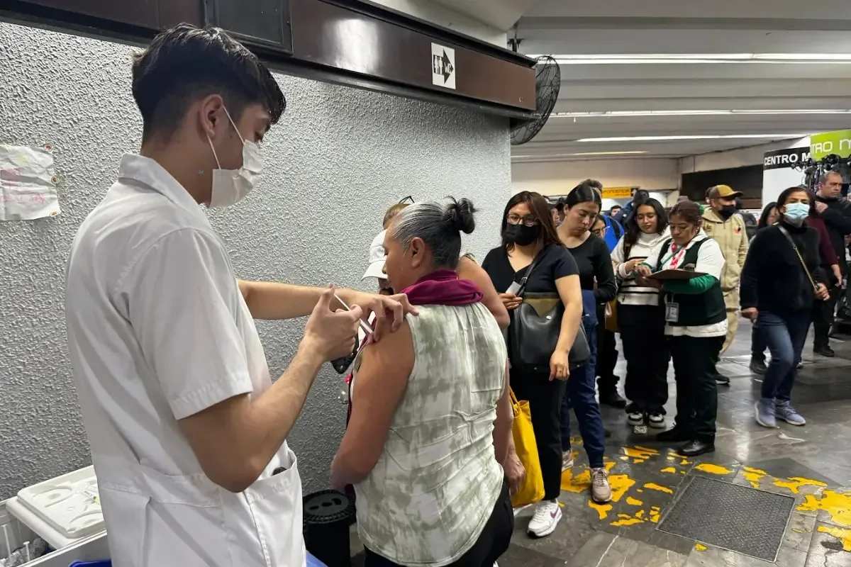 La ciudad intensifica la campaña de vacunación tras el aumento de contagios.