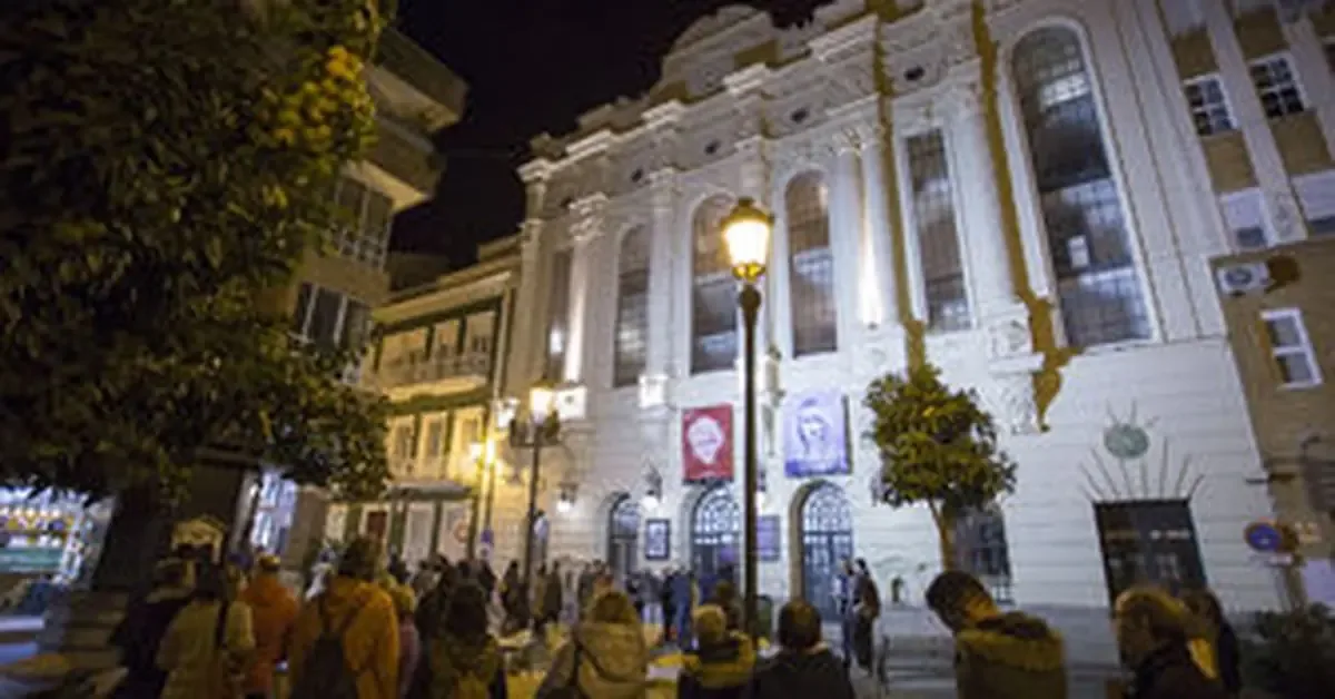 La ciudad ofrece música, teatro y cine para promover la cultura y el ocio entre sus habitantes.