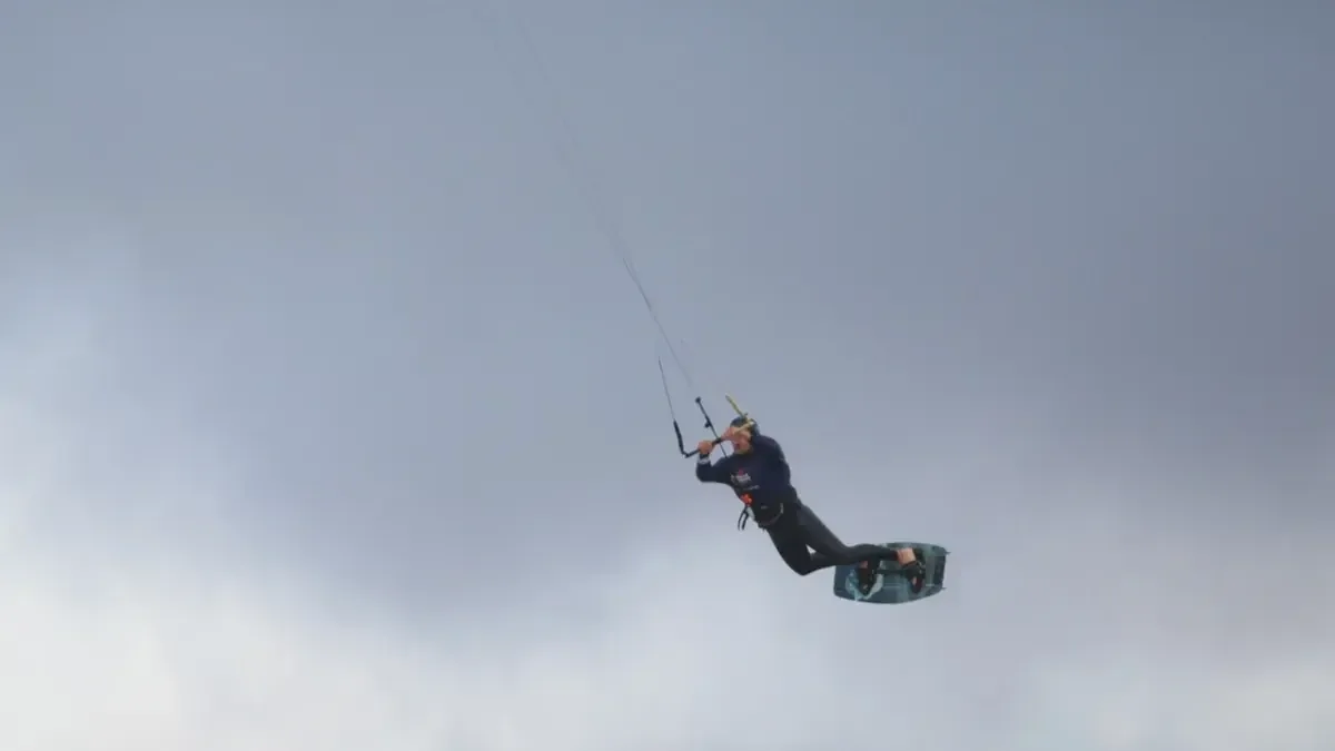 La competencia de kitesurf destacó en turismo y deporte, congregando a talentos internacionales.