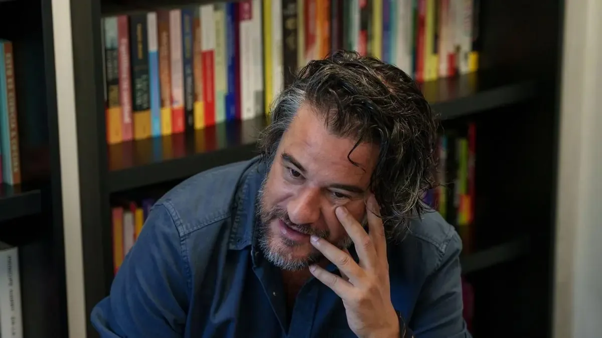 La nueva novela de Manuel Jabois explora secretos familiares y la búsqueda del poder en un contexto sociocultural.