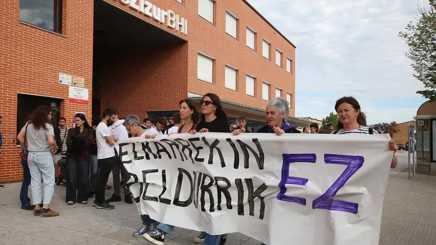 La comunidad de Zizur Mayor rechaza la agresión a 42 mujeres y exige espacios seguros.