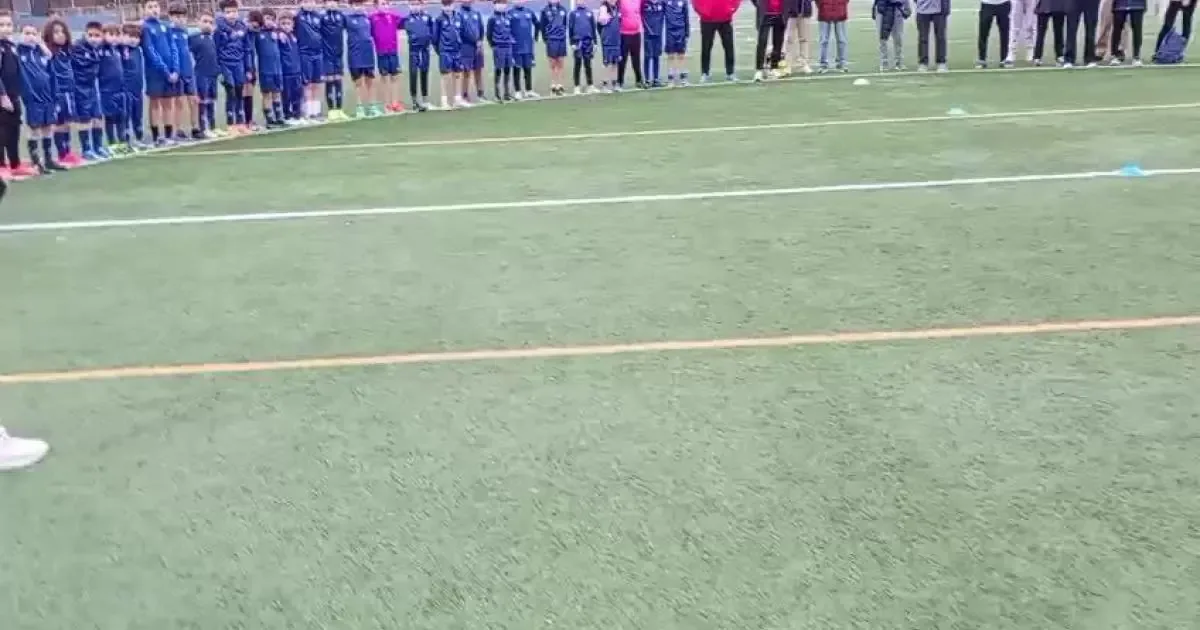 La comunidad futbolística recuerda al querido jugador tras su fallecimiento.