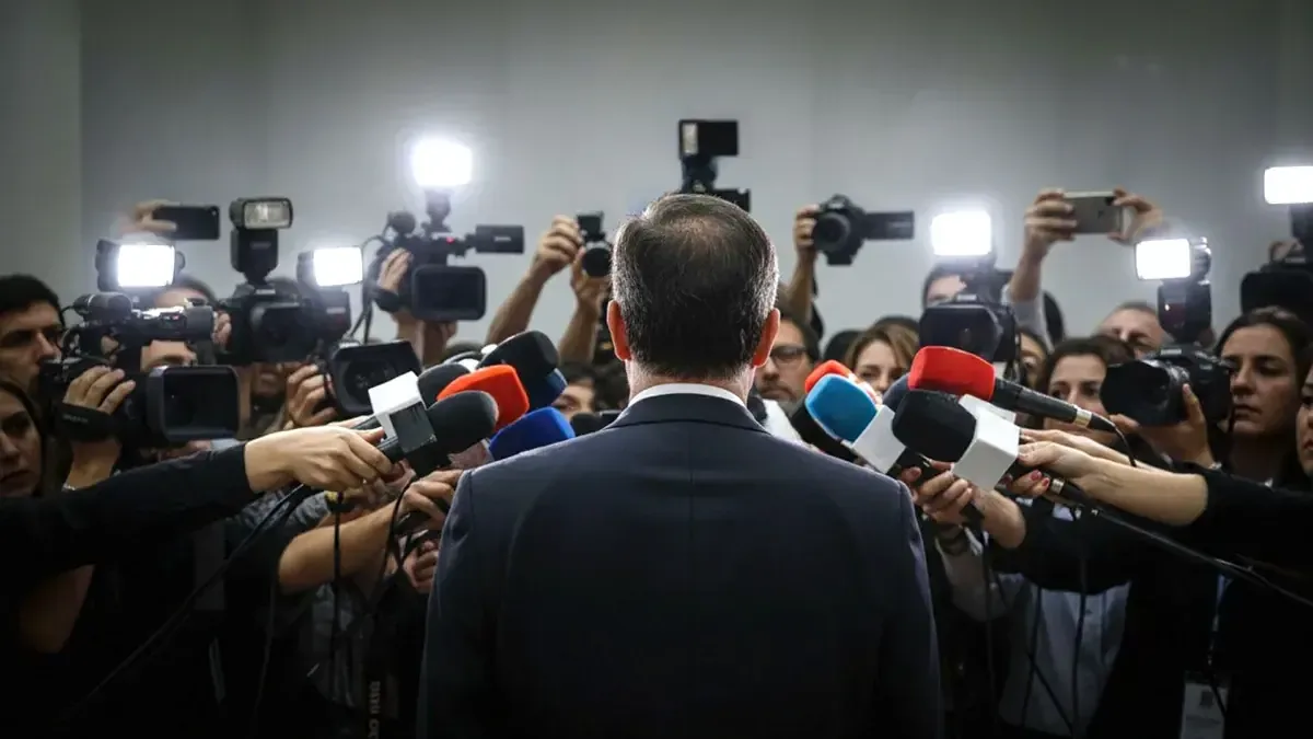 La conexión entre jueces y medios es crucial para la transparencia y comprensión del proceso legal.