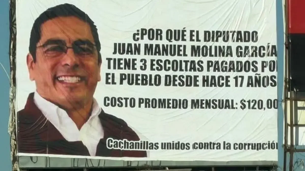 La controversia surge tras la revelación de un espectacular que cuestiona el costo de protección del legislador.