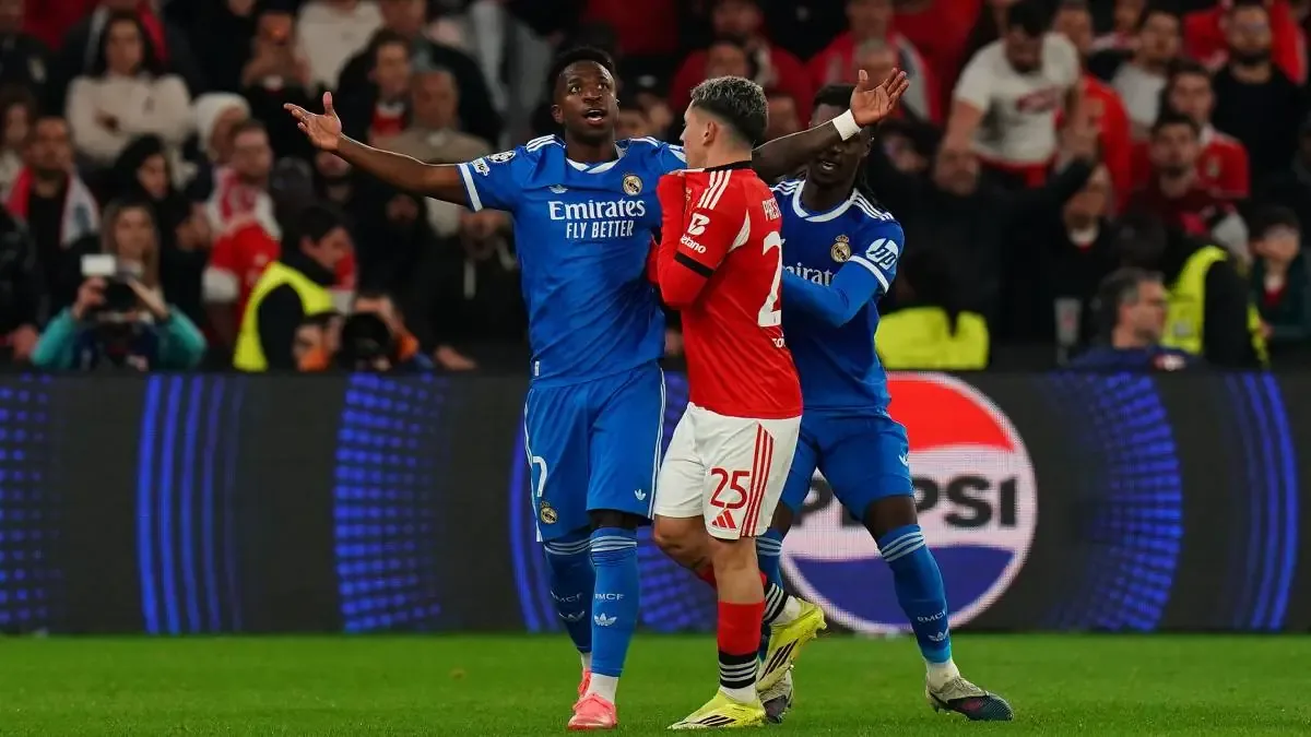 La controversia surgió durante un partido entre Real Madrid y Benfica, con Kylian Mbappé defendiendo a su compañero.