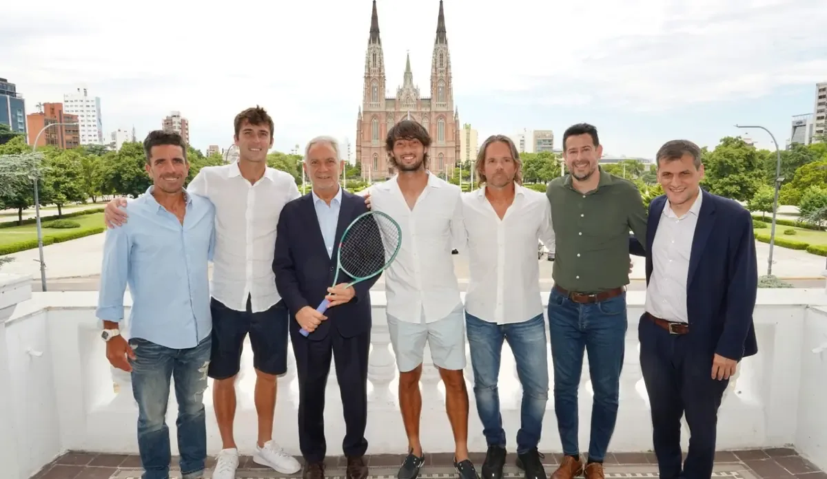 Este torneo destaca por la participación de figuras del tenis argentino en el aniversario de la ciudad.