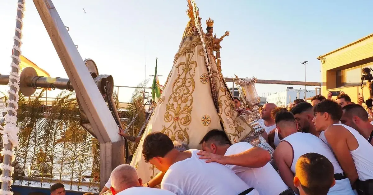 La costa de Huelva revive tradiciones con ferias en honor a la Virgen del Carmen.
