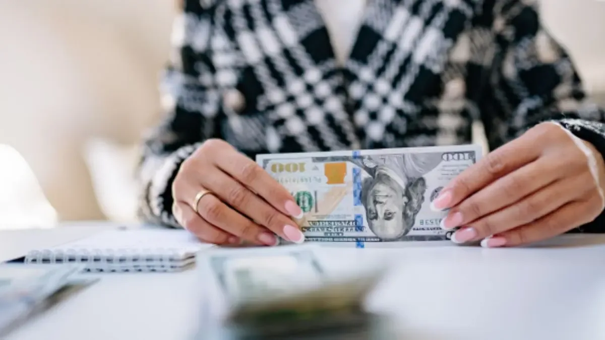 La cotización del dólar este fin de semana impacta el comercio y las remesas en México.