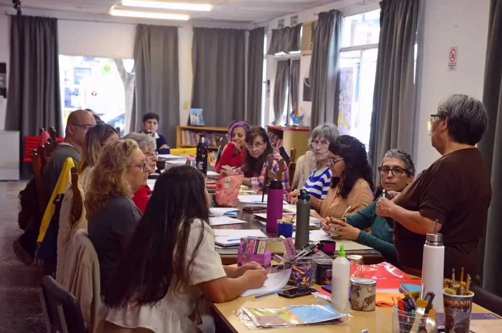 La CPE organiza un taller para mejorar la conservación de bibliografía en la provincia.