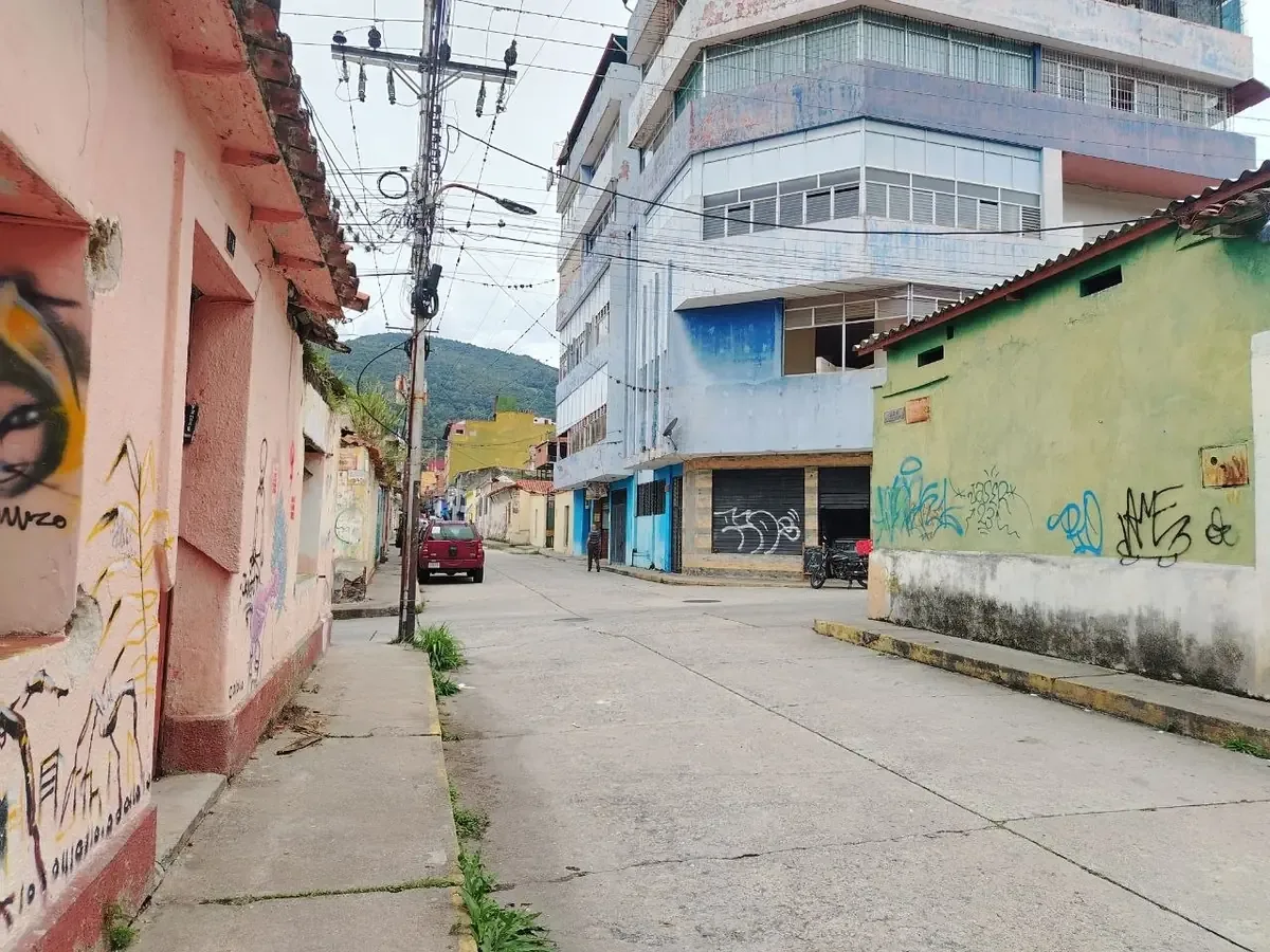 La crisis eléctrica se intensifica con cortes prolongados afectando a la población y servicios esenciales.