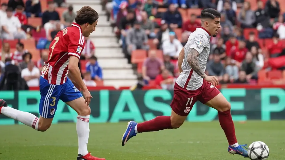 La Cultural Leonesa expresa su descontento por decisiones arbitrales que afectaron el reciente partido.