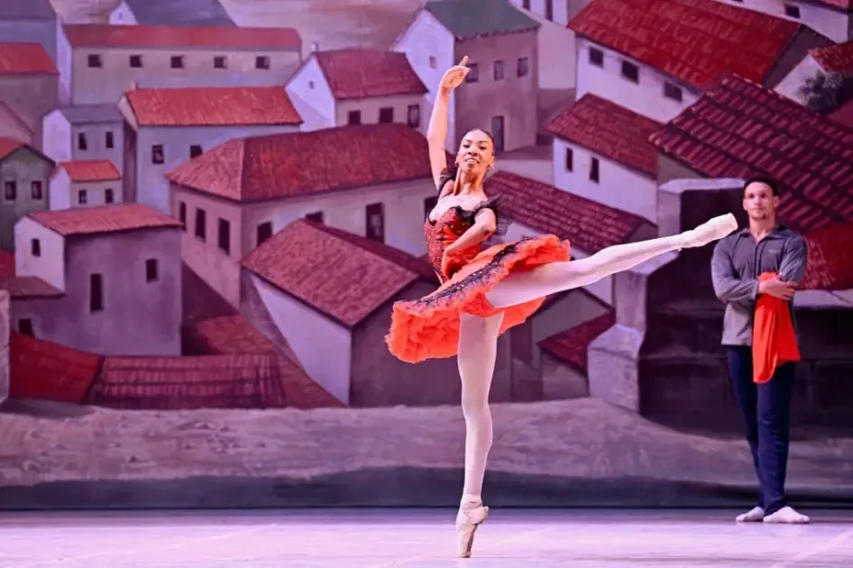 A pesar de los apagones y la escasez, los bailarines cubanos siguen brillando en el escenario.