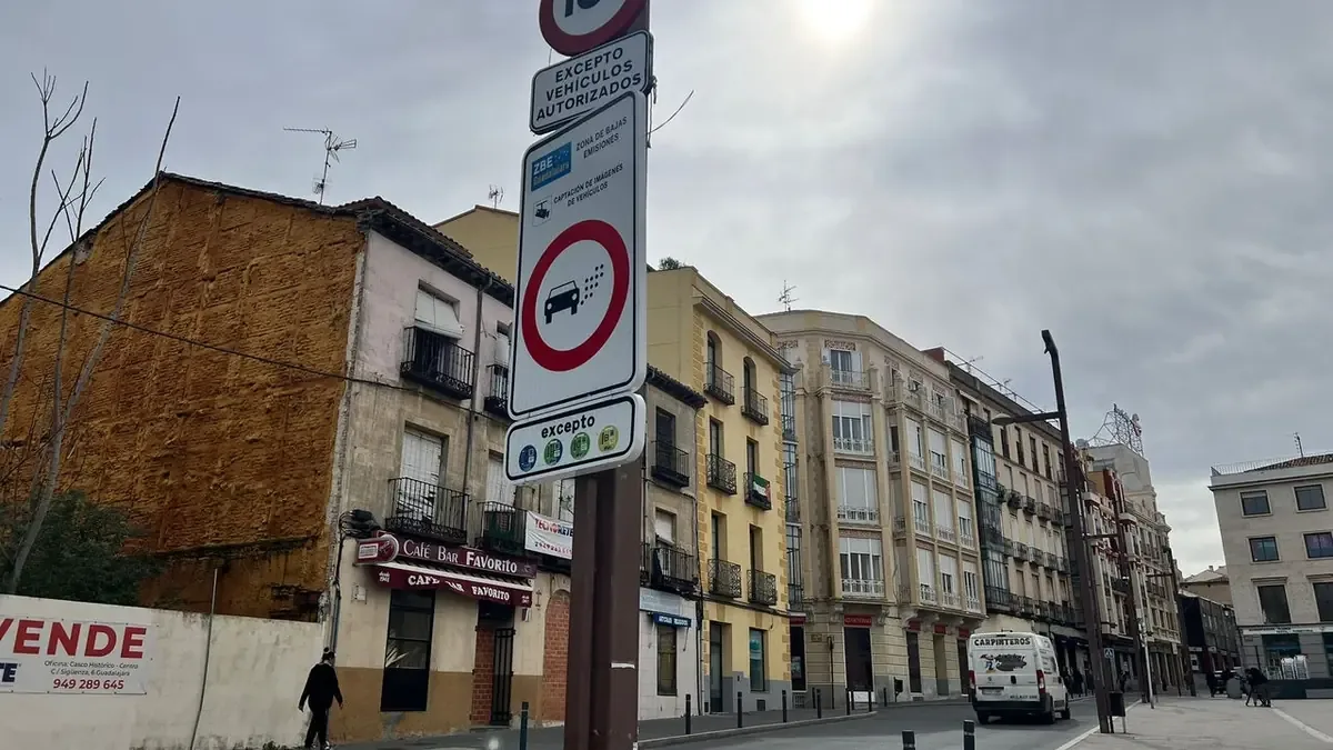 La decisión busca equilibrar la calidad del aire sin afectar a comerciantes y vecinos de la ciudad.