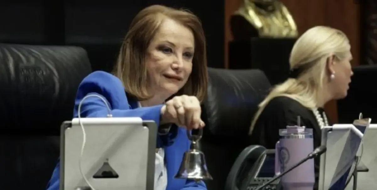 La decisión busca reducir beneficios excesivos a funcionarios públicos.