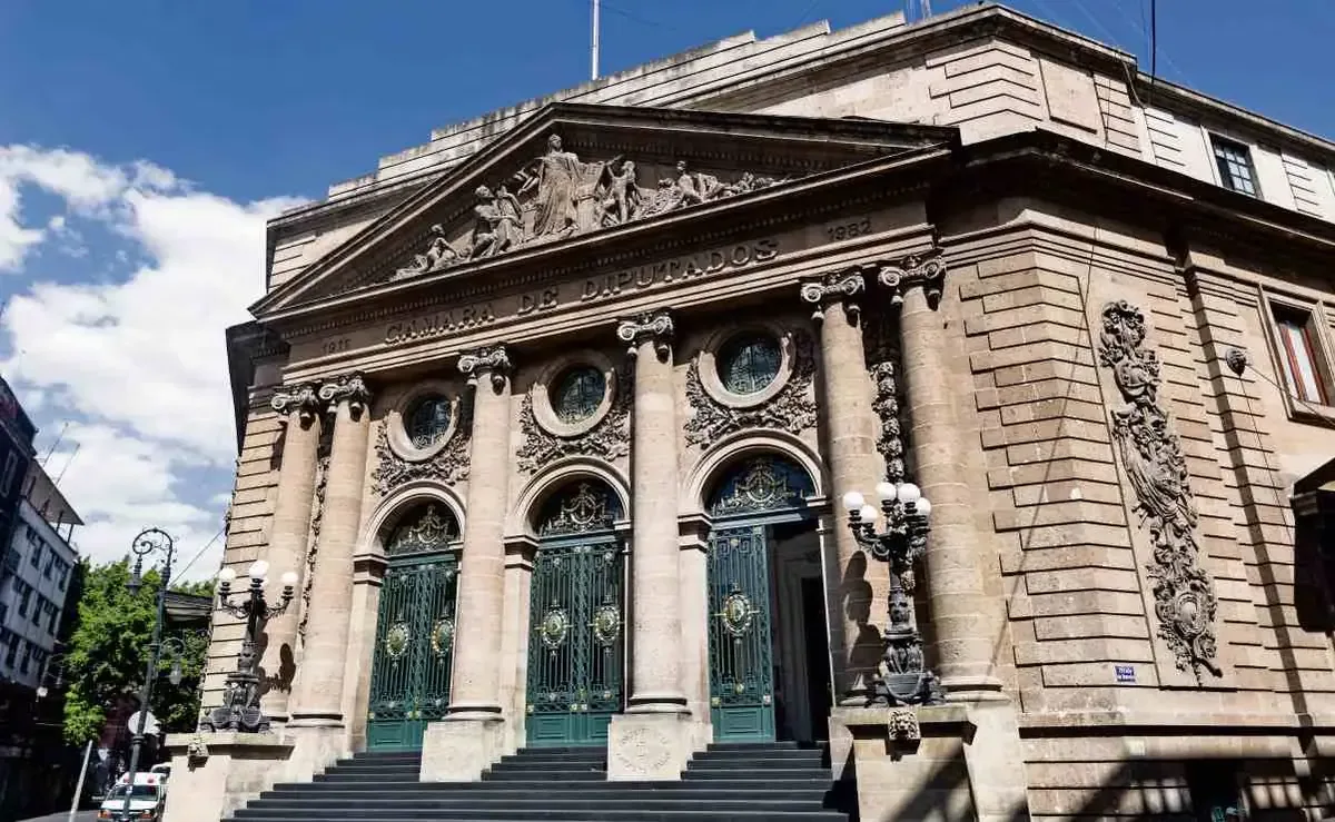 La decisión permite a Víctor Hugo Lobo retomar su trabajo en la legislatura.