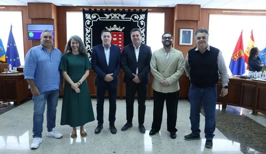 La declaración institucional refuerza la defensa de la actividad camellar en la isla, uniendo a diferentes grupos políticos.