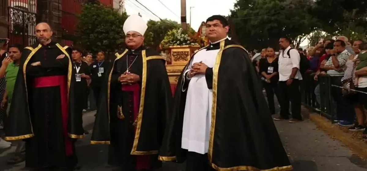 La defensa del Padre Lolo a los hijos de "El Mencho" ha causado revuelo en la Iglesia y la sociedad.