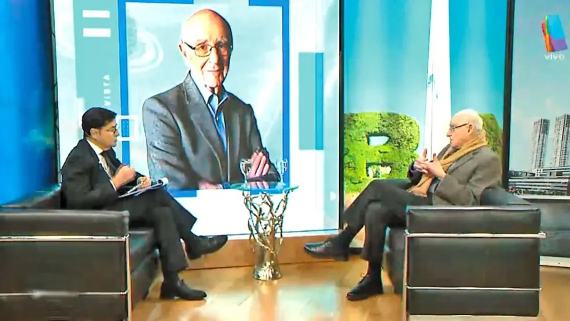 Natalio Botana reflexiona sobre la relación entre el pasado y el presente político en el contexto actual.