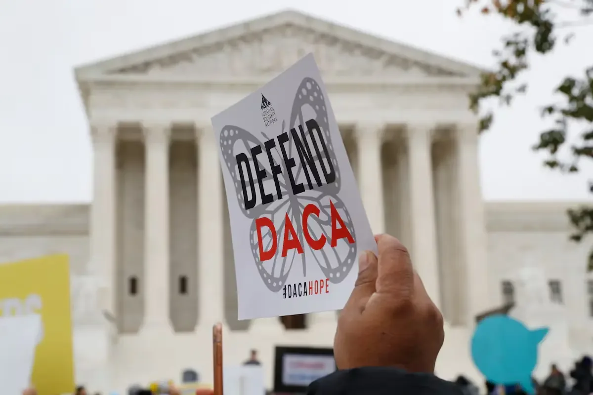 La deportación de beneficiarios de DACA impulsa bloqueos presupuestarios en DHS.