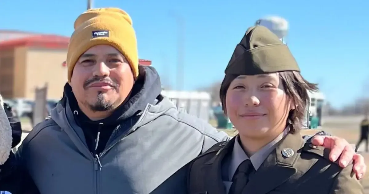 La deportación de un padre de militar activa el debate sobre las promesas incumplidas de protección migratoria.