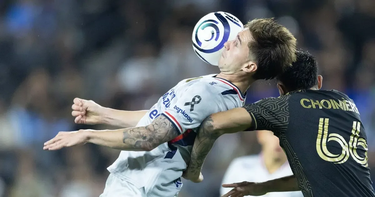 La derrota por 3-0 complica las posibilidades del campeón de la Concacaf.