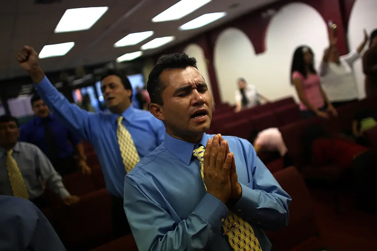 La desilusión por políticas migratorias amenaza el apoyo latino al GOP.