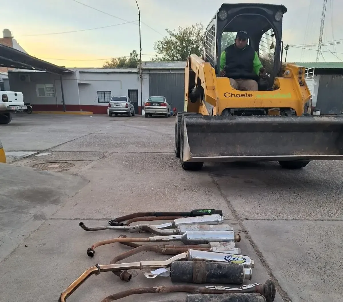 La destrucción de escapes adulterados busca mejorar la calidad de vida de los ciudadanos.