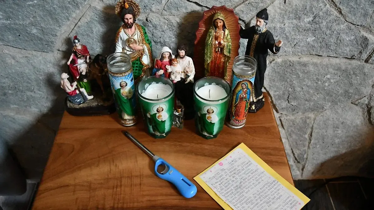 La devoción religiosa de Nemesio Oseguera incluye el Salmo 91 en su altar privado.