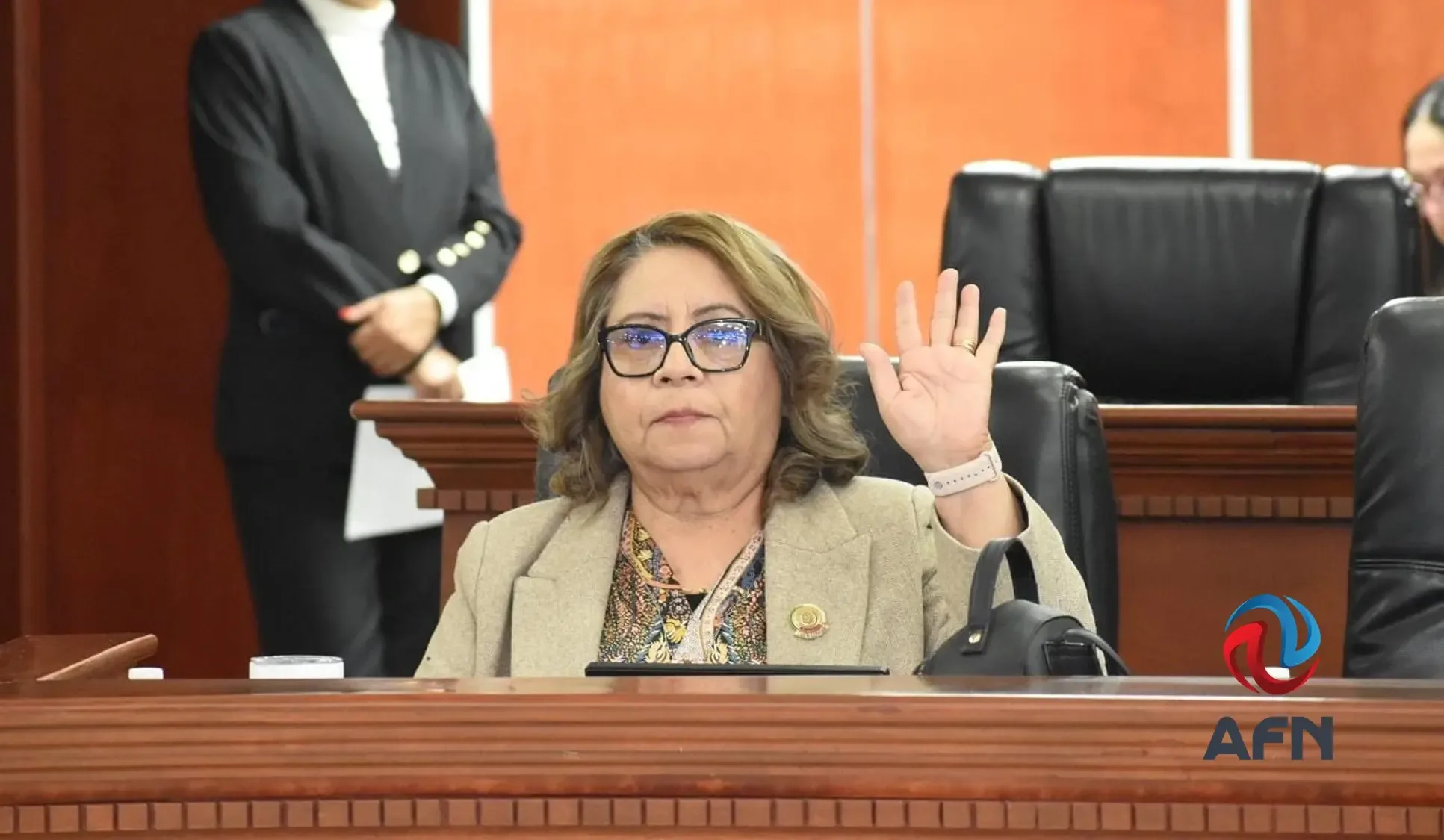 La diputada Gloria Arcelia Miramontes Plantillas presenta la iniciativa en el Congreso.