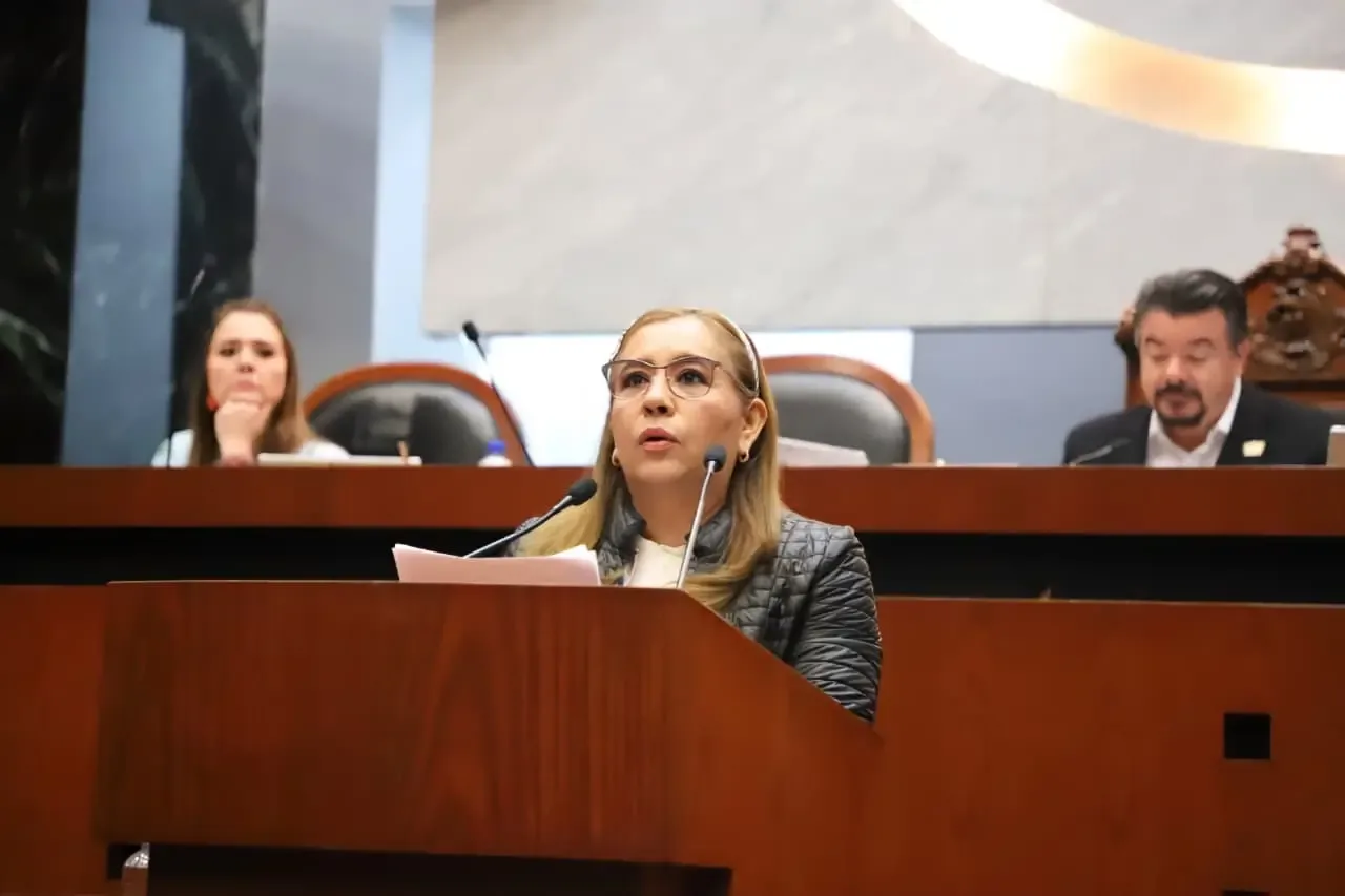 La diputada Leticia Mosso Hernández presenta su propuesta legislativa en el Congreso.