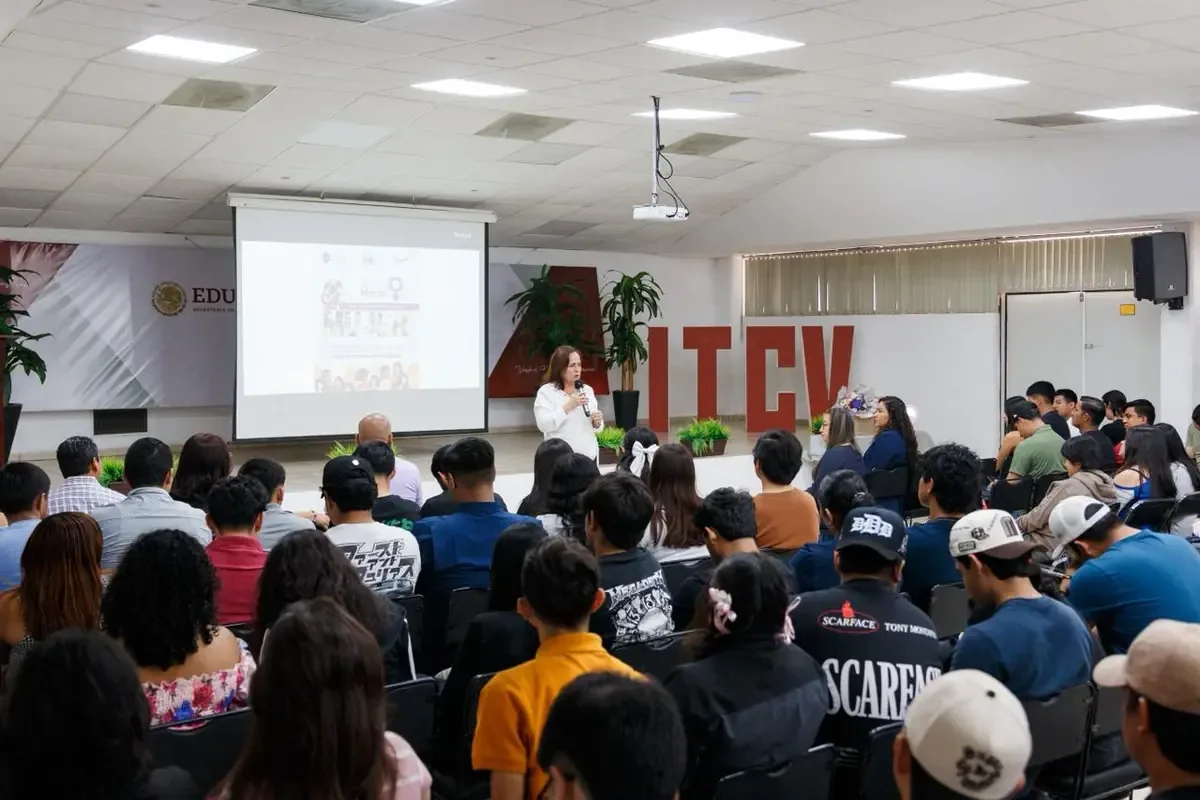 La diputada local enfatiza la importancia del liderazgo femenino y la lucha por la igualdad en el evento del 8M.