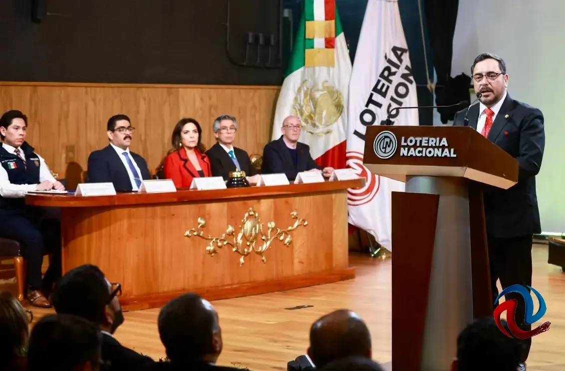 La directora general de Lotería Nacional, Olivia Salomón, durante el sorteo especial.