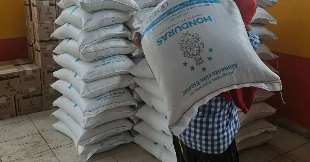 La distribución de alimentos escolares beneficia a más de 200 centros educativos en Honduras.