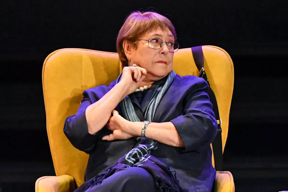 Con una economía en recesión, el gobierno debe adaptar su estrategia para abordar la creciente desconfianza pública.