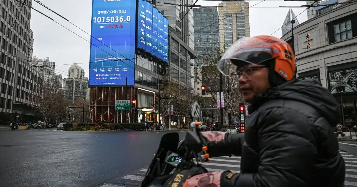 La economía china enfrenta desafíos significativos a pesar del crecimiento declarado.
