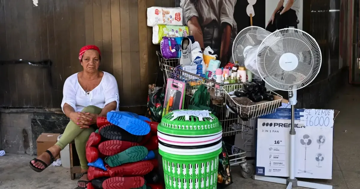 Millones de cubanos dependen del mercado informal ante la grave escasez de productos básicos.
