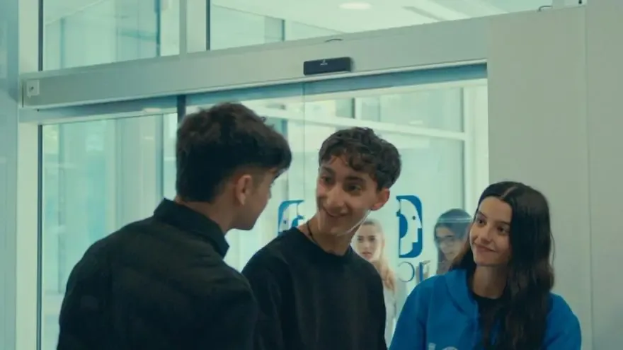 La formación de profesionales debe priorizar habilidades humanas en la era digital, creando ciudadanos preparados para liderar.