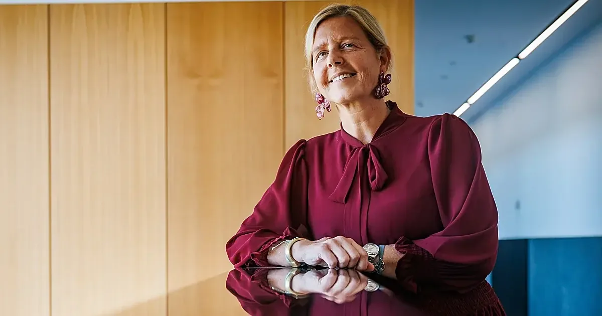 Sandra Camós destaca la necesidad de innovar en métodos de enseñanza para preparar a los estudiantes ante la inteligencia artificial.