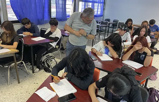 Este 15 de mayo celebramos la invaluable labor de los maestros y maestras que impactan el futuro de sus estudiantes.