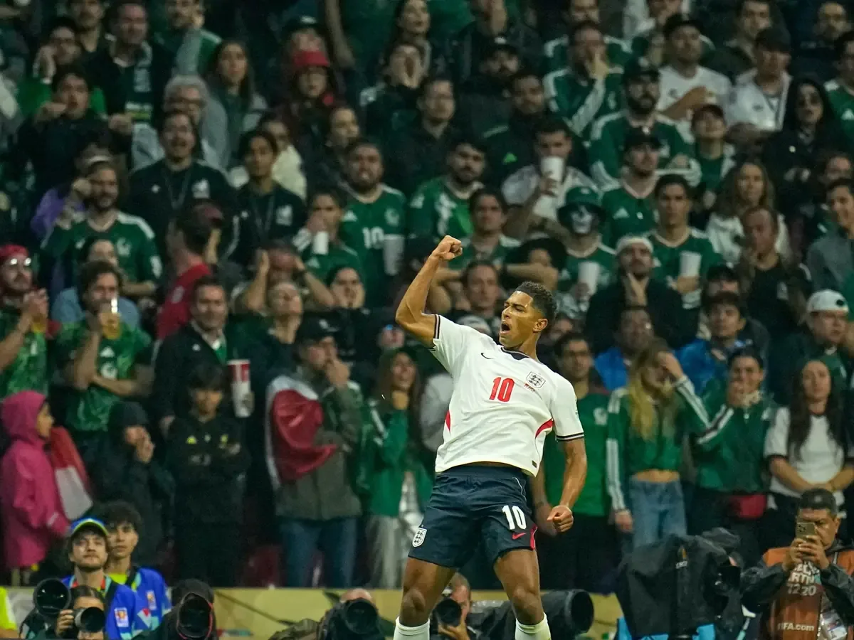 La reacción del público ecuatoriano y el consulado británico tras la victoria de Inglaterra en la Copa Mundial.